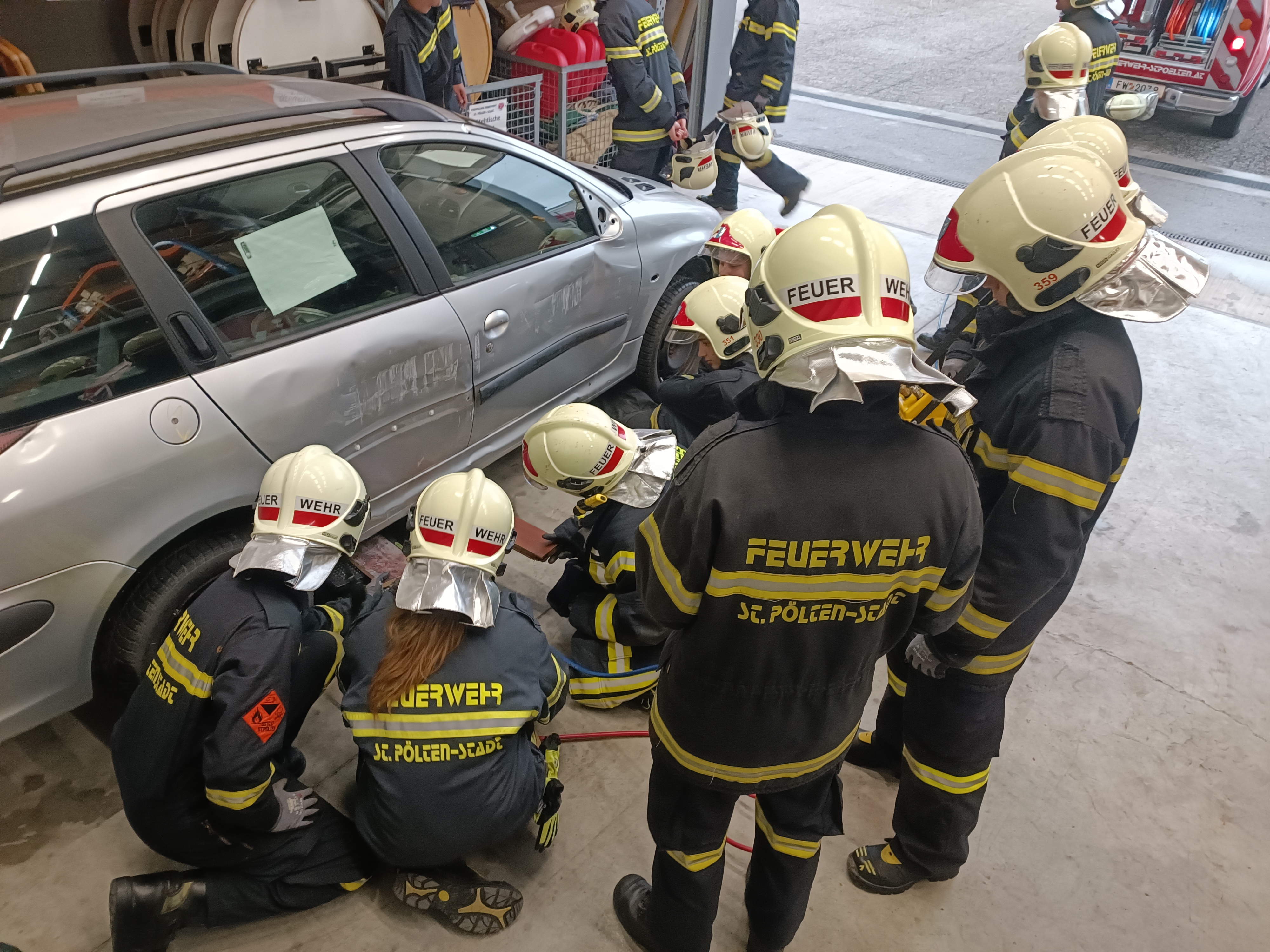 Übung: Menschenrettung mit Hebekissen