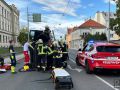Feuerwehrleute und Rettungskräfte im Einsatz bei einem Verkehrsunfall in Eisenstadt.